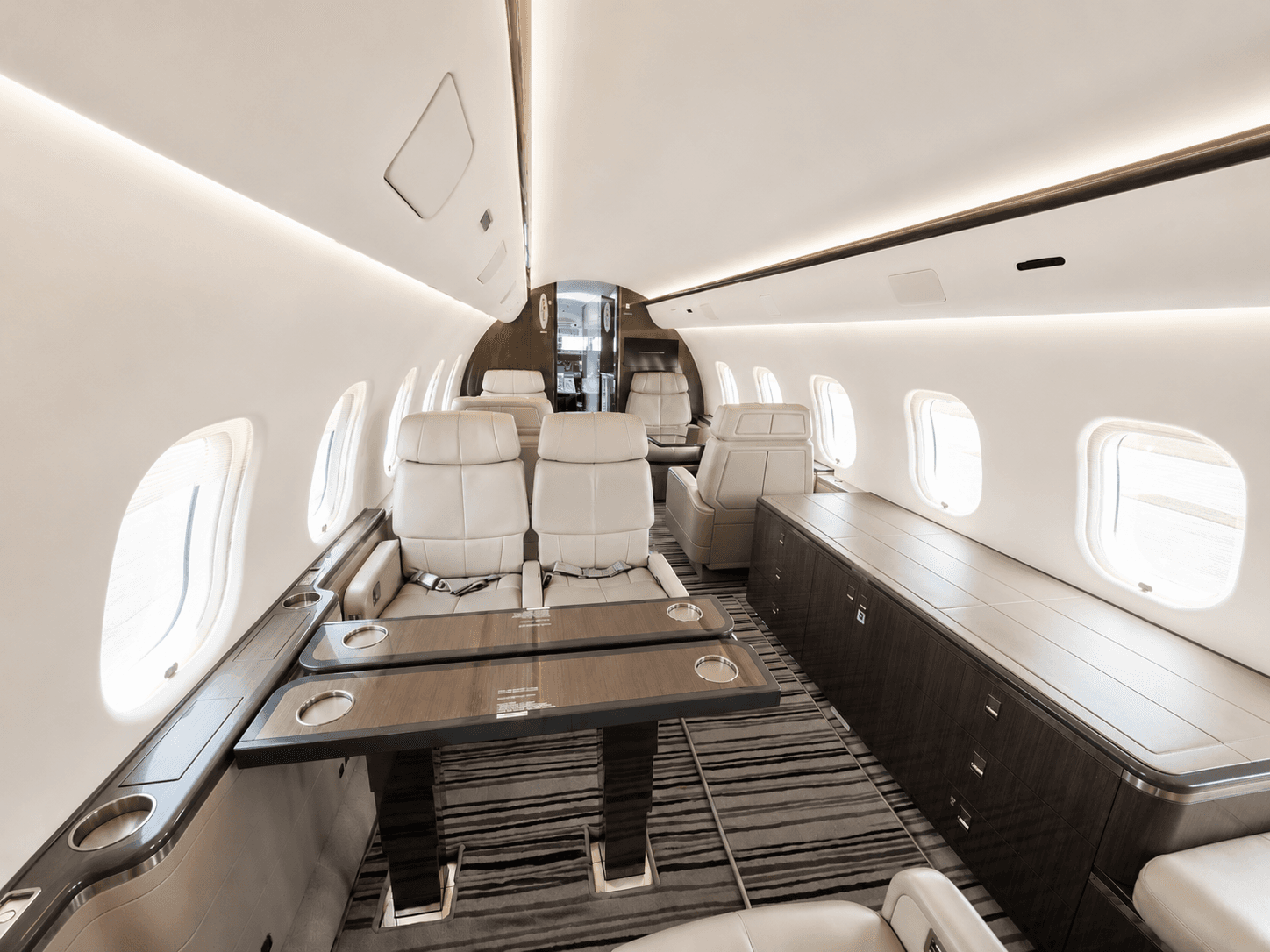 Bombardier Global 5000 — view 8
