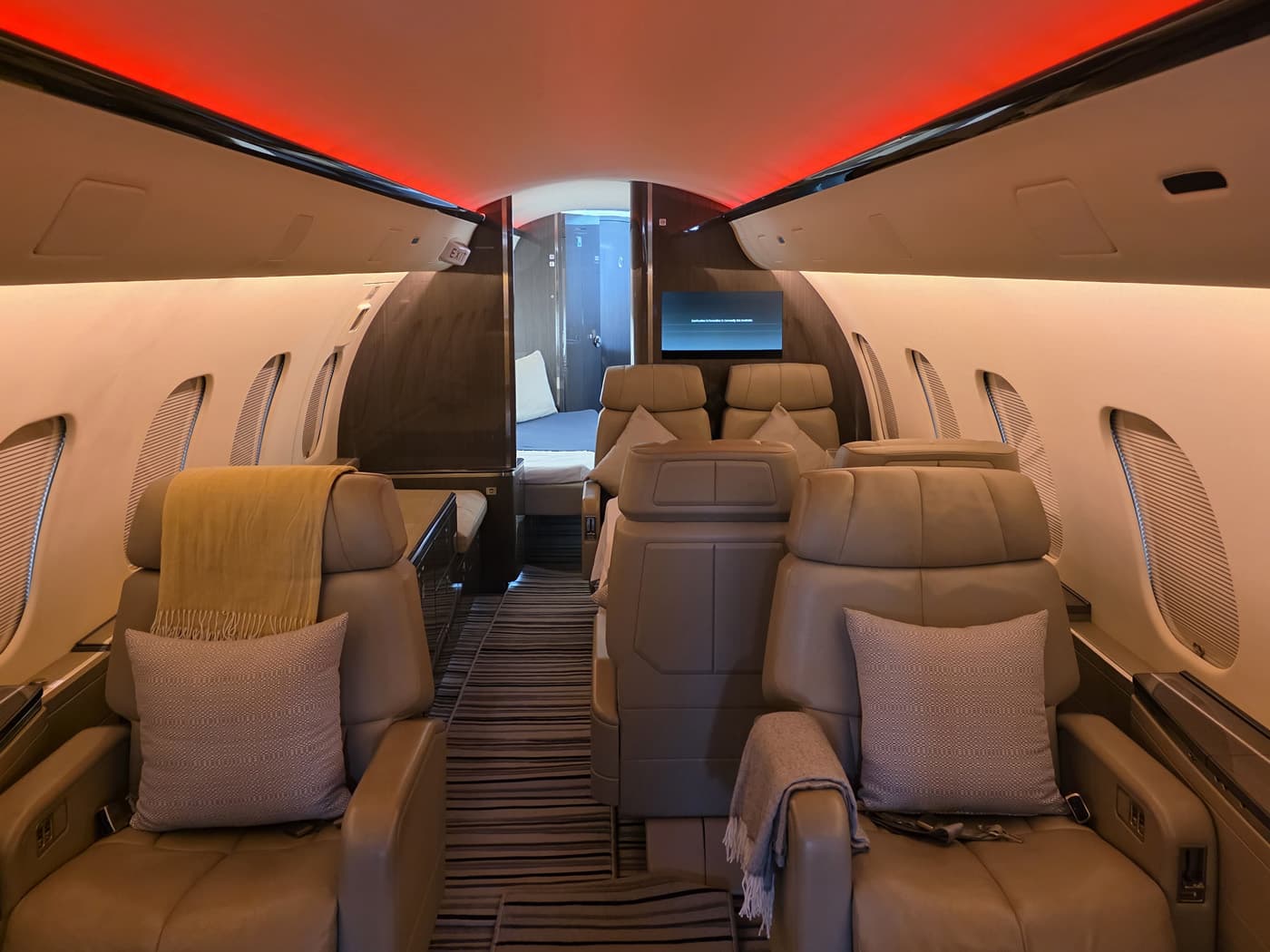 Bombardier Global 5000 — view 4